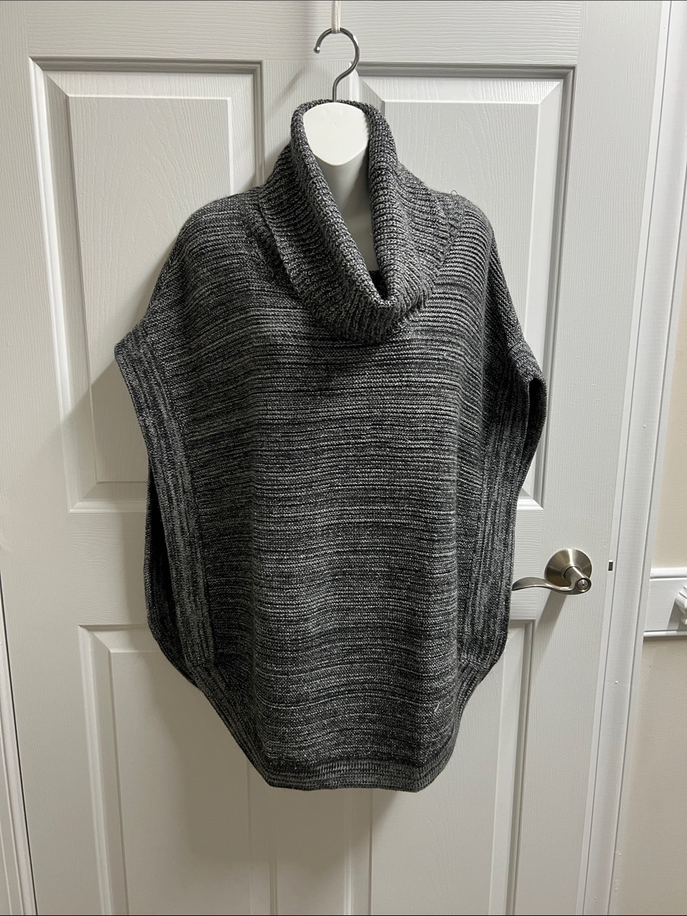 DKNYC Gray Knitted Cowl Neck Poncho Sweater women’s xs 556